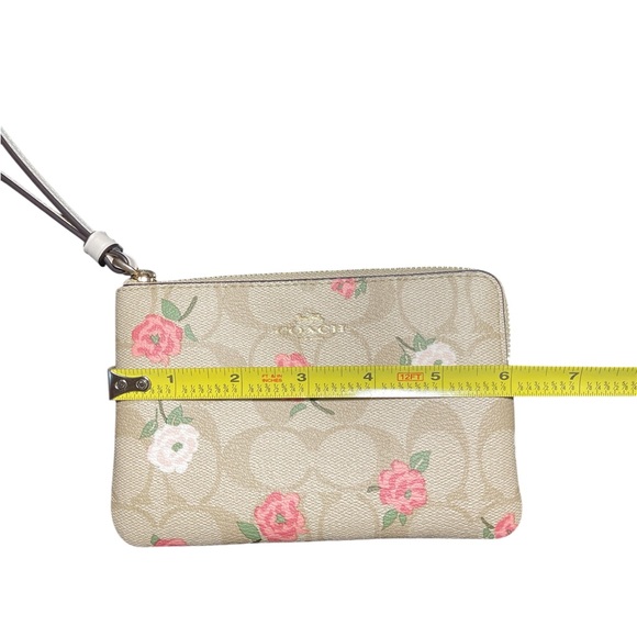 Coach Corner Zip Wristlet Floral Print NWT - Picture 7 of 9